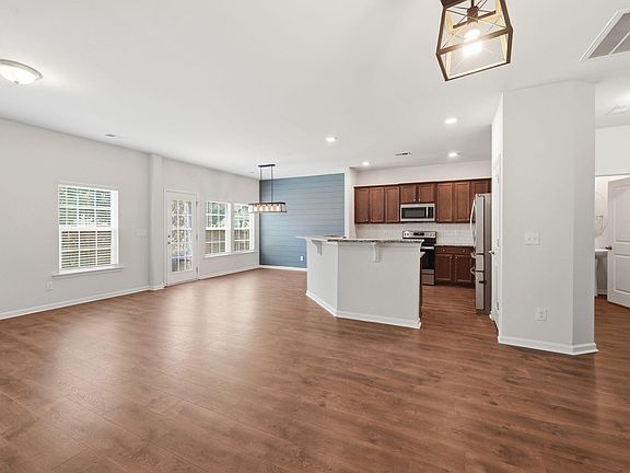 5th image of 359 Bradley Bend Dr
