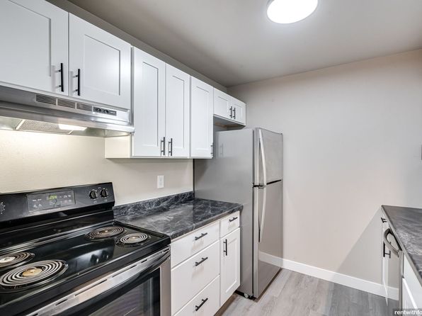 100 W Walnut St #219