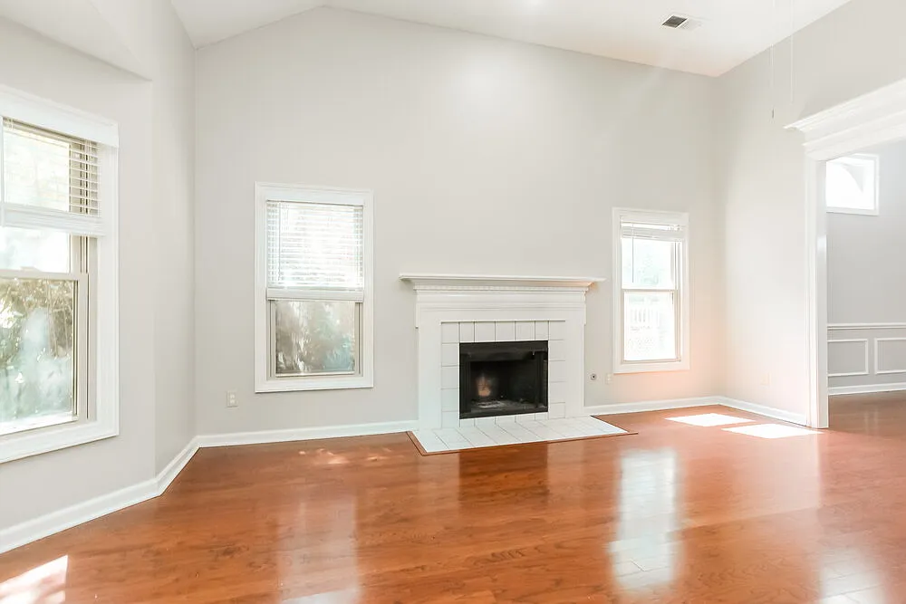 3 bed, 2.5 bath, 2226 sqft, $2,050 — Photo 4