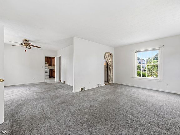 4th image of 28707 Gilchrist Dr