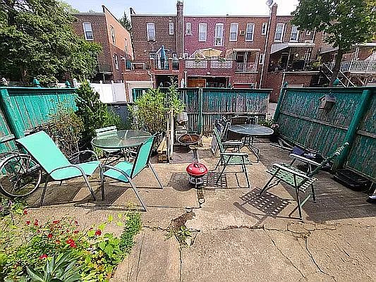 5th image of 68-33 Dartmouth St #2