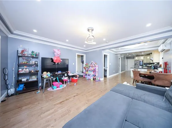 2154 East 23rd Street image 4 of 29