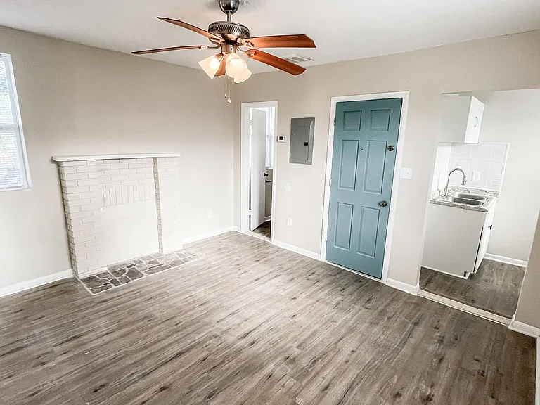 321 W Ianthe St #8 — Photo 6