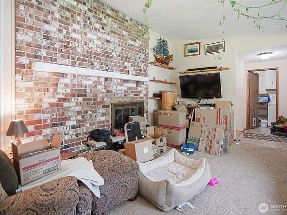 3rd image of 527 Ranger Drive SE