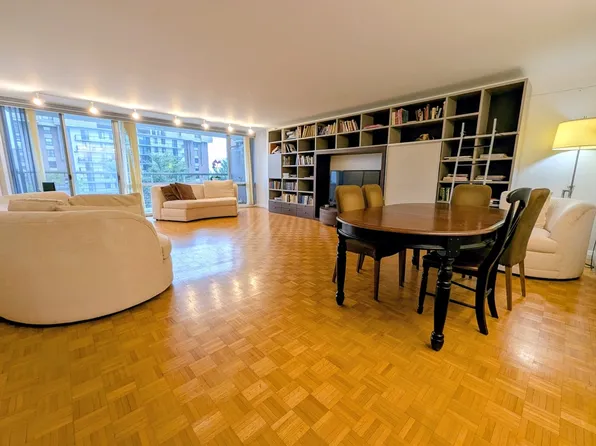 45 Longwood Ave APT 705, Brookline, MA 02446