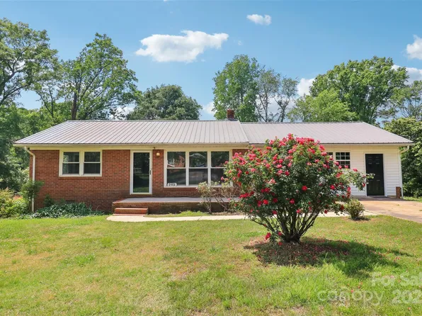 205 Dogwood Ln, Dallas, NC 28034