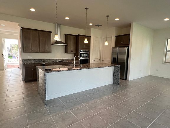 3rd image of 13118 Weaver Ave