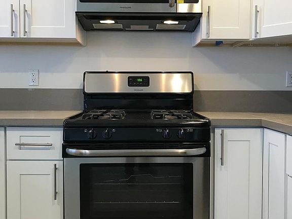4th image of 13535 Moorpark St #11