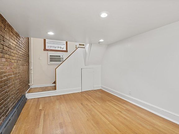 3rd image of 137A E 27th St
