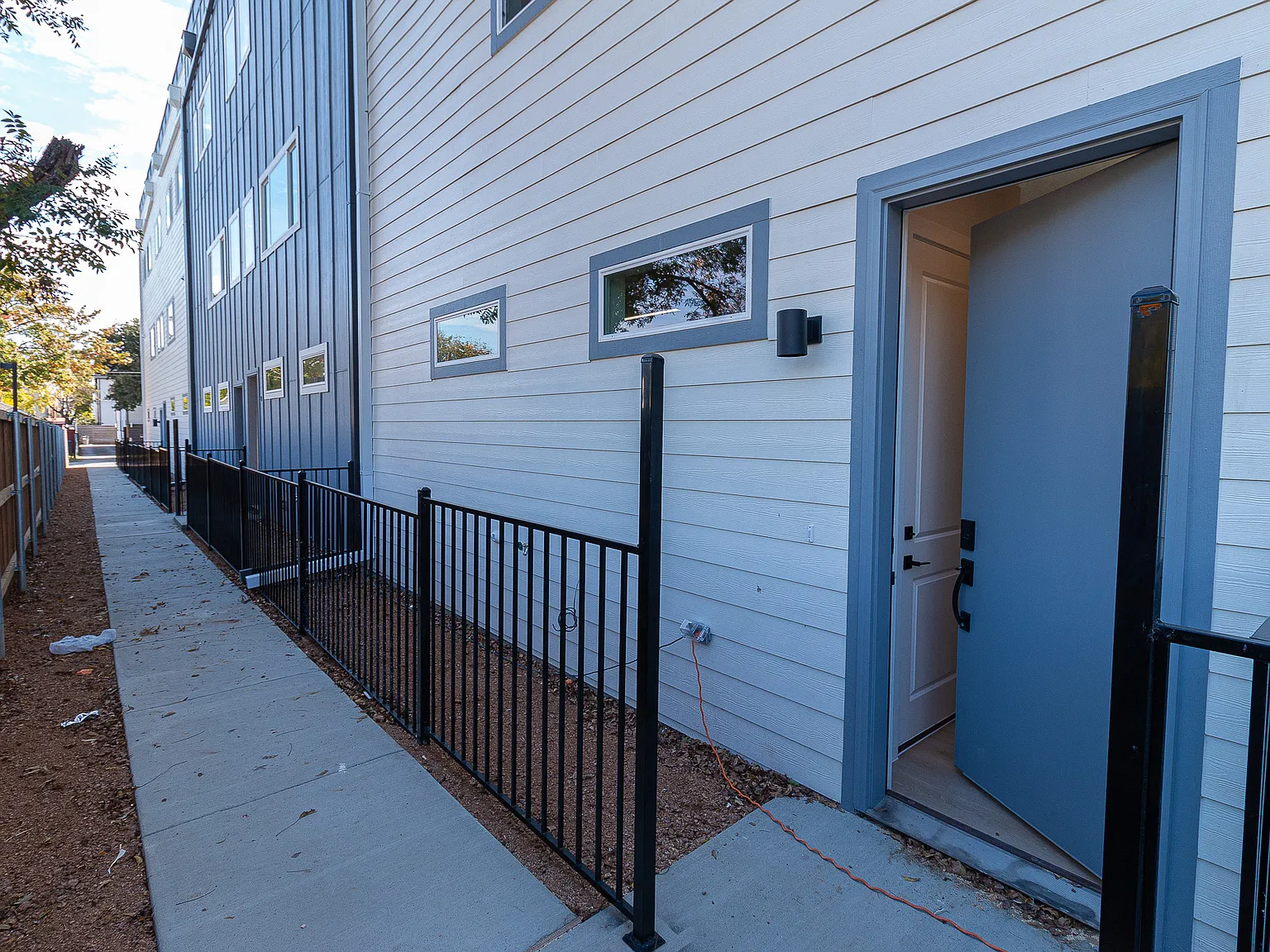 2 bed, 1425 sqft, $2,575 — Photo 1