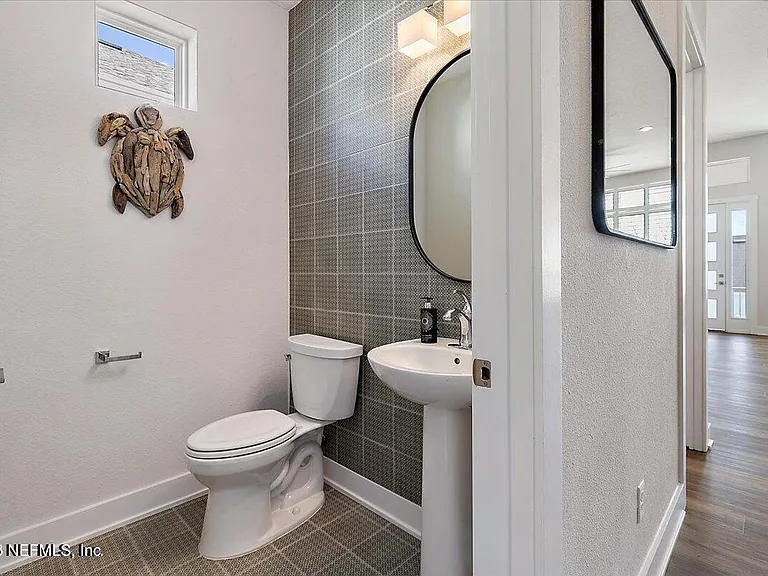 459 Crestview Dr — Photo 24