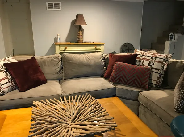 8 Burgundy Dr, Greenville, SC 29615