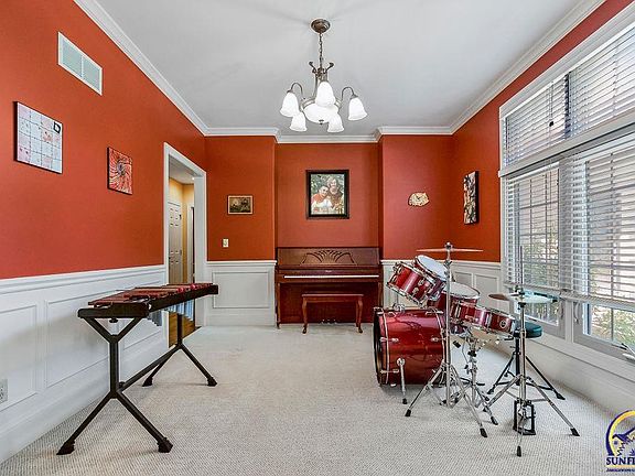 4th image of 909 Biltmore Ct