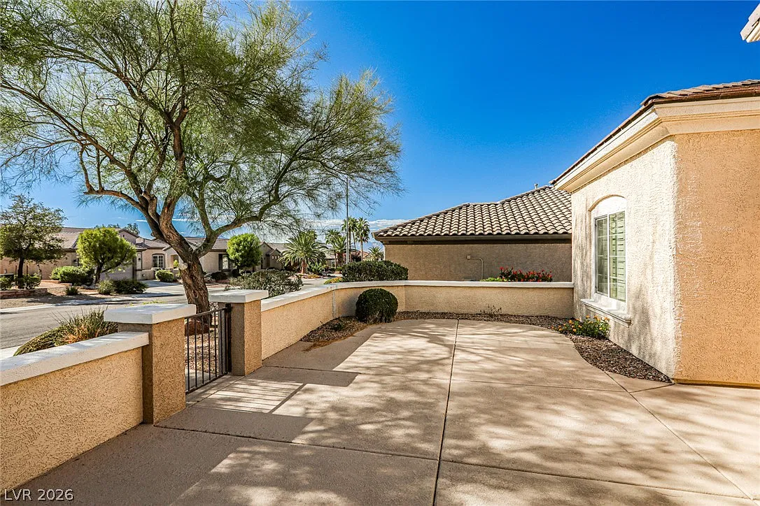 2 bed, 2.0 bath, 2096 sqft, $2,395 — Photo 4