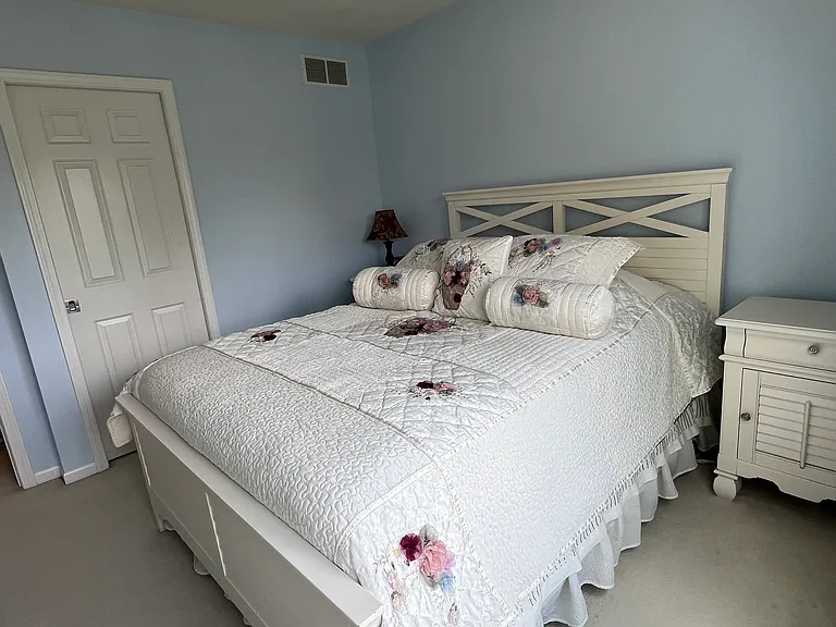 Guest bedroom