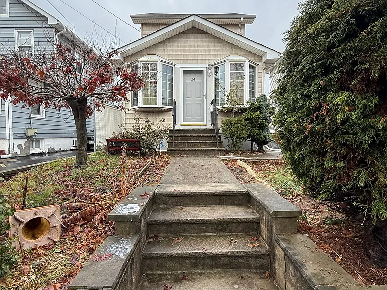 24 Ellington St — Photo 2