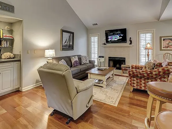 70 Shipyard Dr APT 231, Hilton Head Island, SC 29928