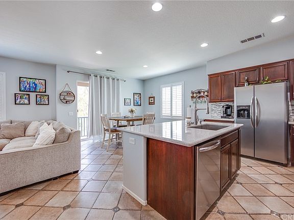 4th image of 27477 Coldwater Dr