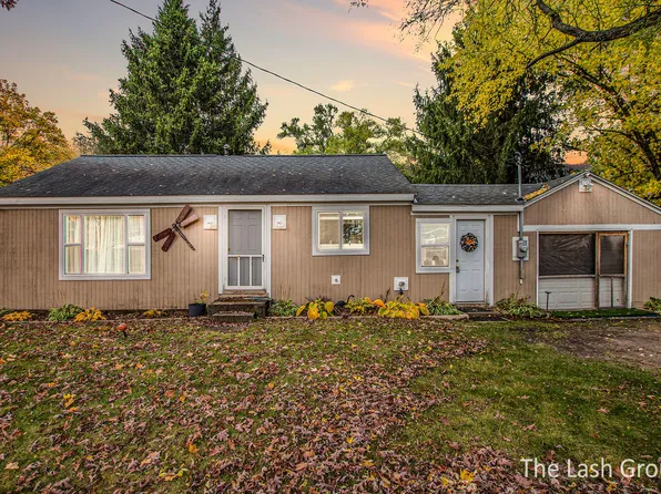 1487 E Pine Hill Ave, White Cloud, MI 49349