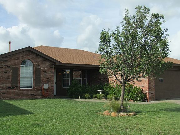 2nd image of 914 Sierra Dr