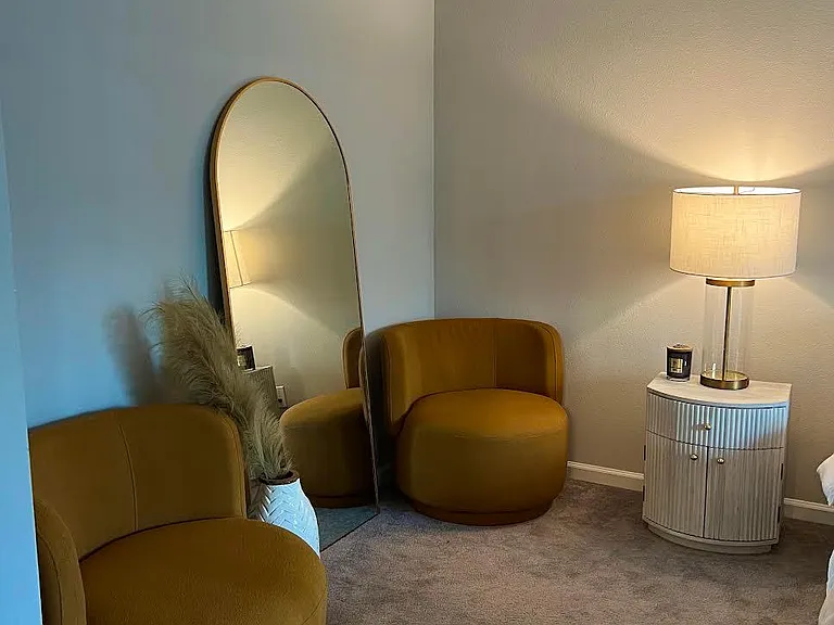 Primary bedroom sitting area