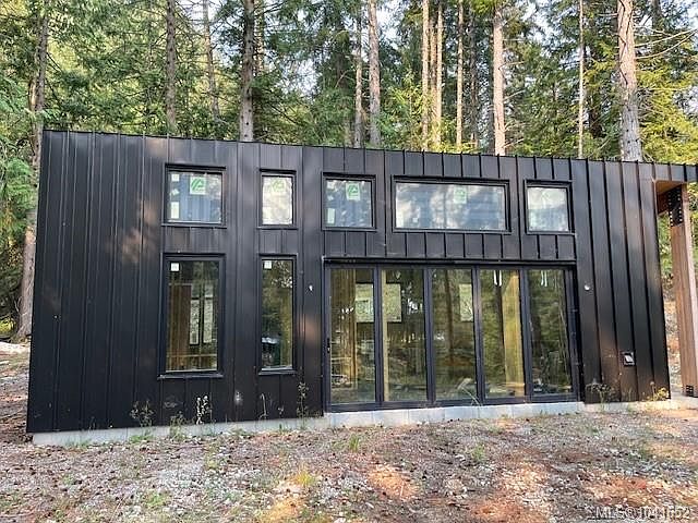 1st image of 1376 Isabella Point Rd