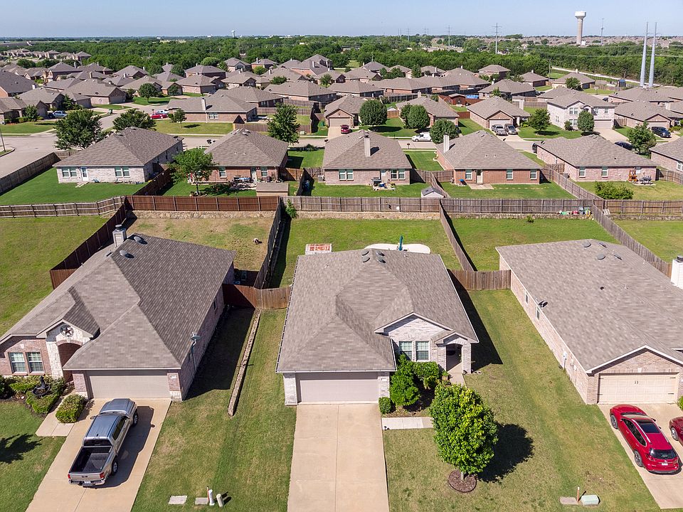 1st image of 523 Silver Leaf Dr