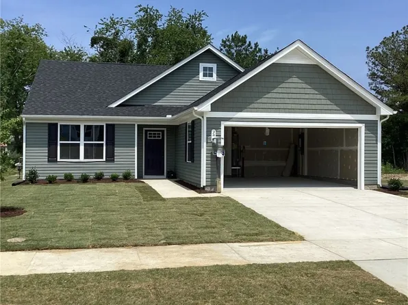 308 Pointers Dr, West Point, VA 23181