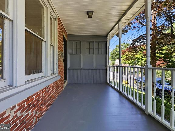 4th image of 264 Maple Ave