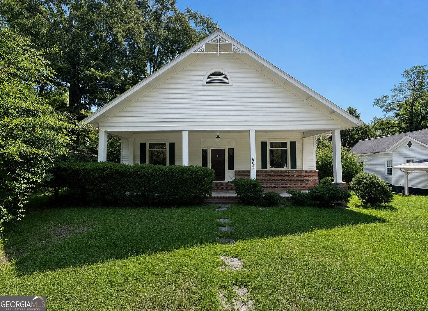 4 bed, 3.0 bath, 1800 sqft, $1,300 — Photo 1