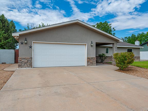 2nd image of 604 Canoncito Dr