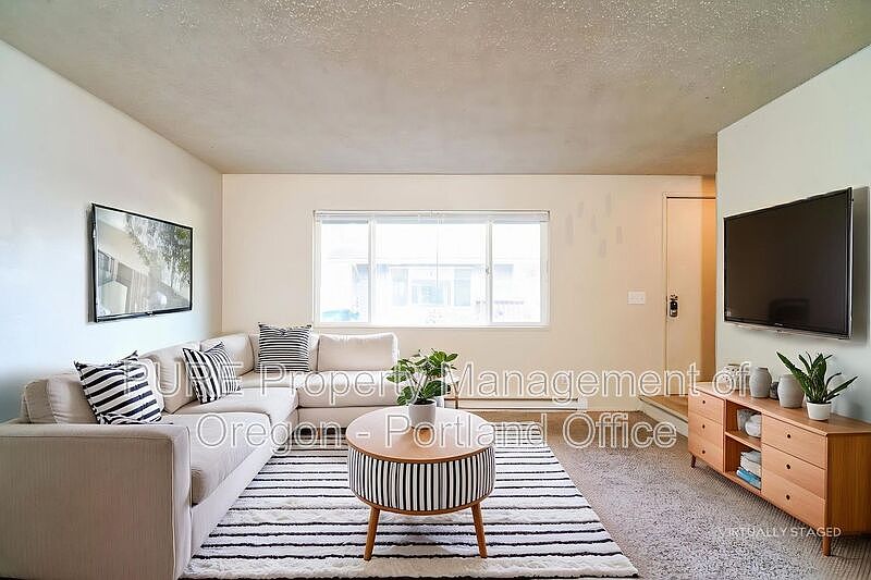 1st image of 2096 SE Pinelane St