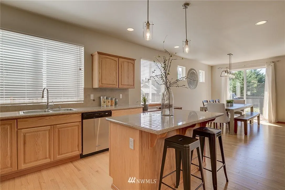 4 bed, 2299 sqft, $3,500 — Photo 1