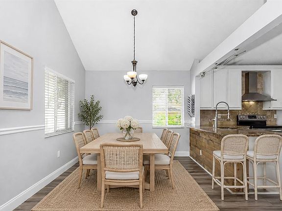 4th image of 2931 SHANNON CIRCLE