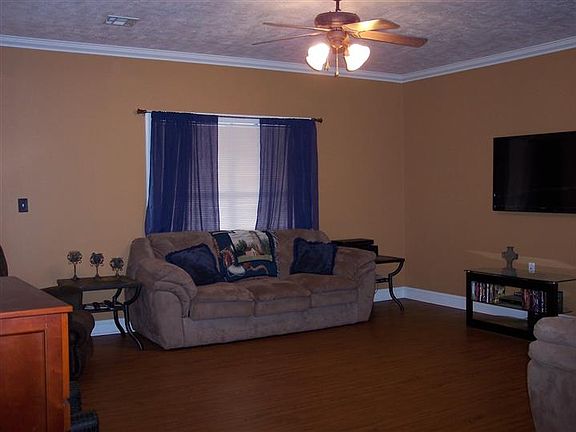 4th image of 1221 Tomahawk Dr