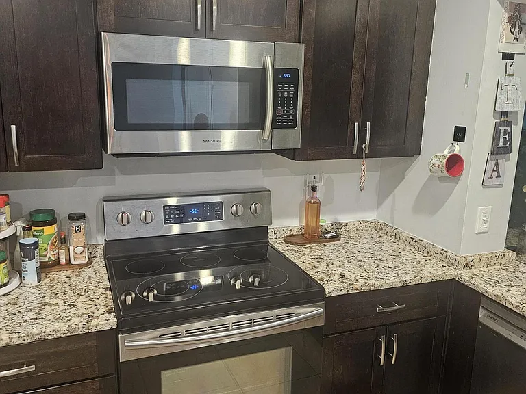 301 SW Violet Ave — Photo 8