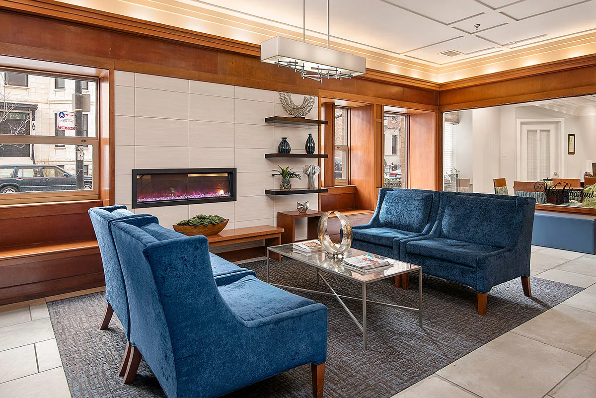 100 W. Chestnut — Photo 1
