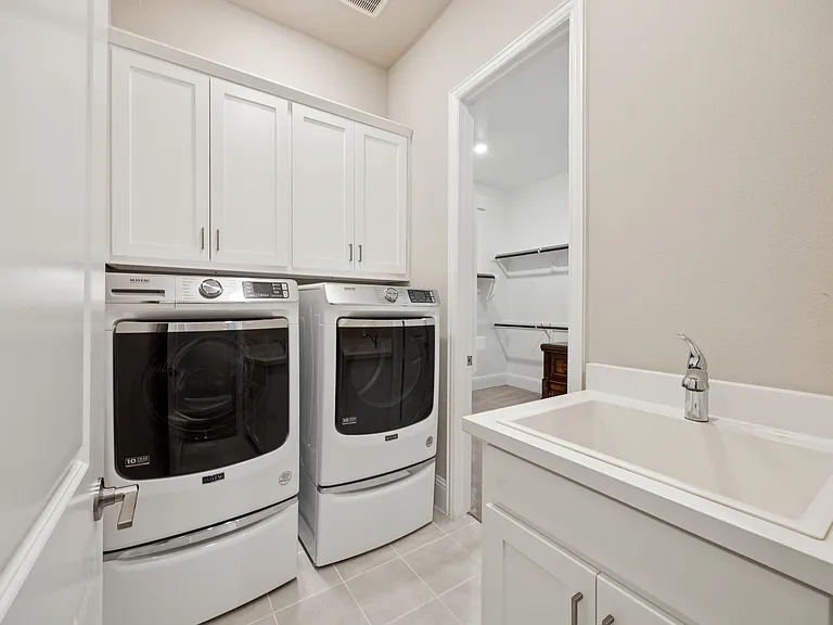 2521 Hampstead Ln — Photo 22