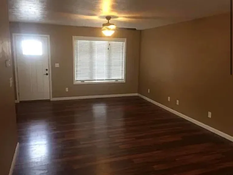 3100 Magnolia Ln #E — Photo 4