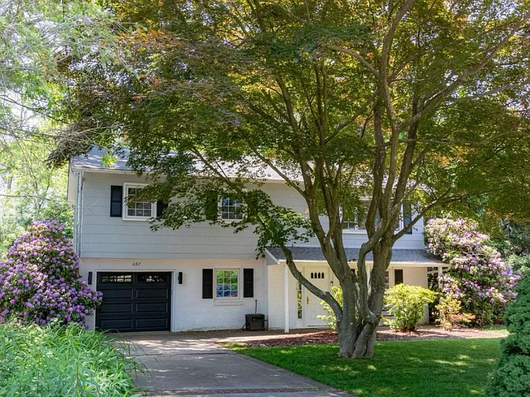 687 Northstream Dr — Photo 3