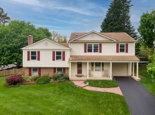 12601 Bayou Dr, Herndon, VA 20170