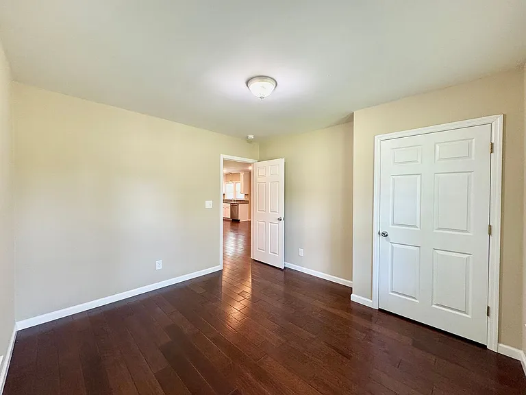 519 Walnut St — Photo 13