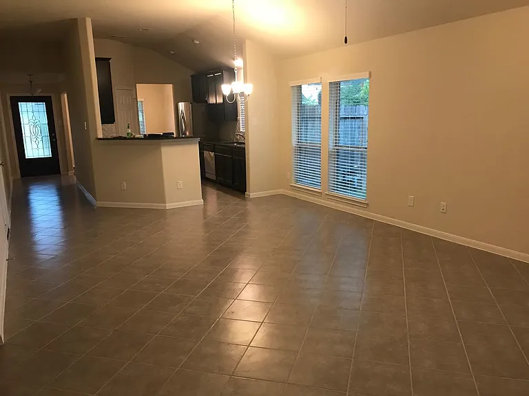 15718 Whispering Green Dr — Photo 4