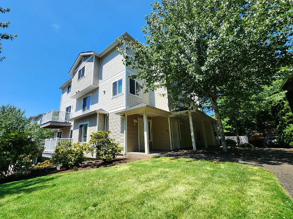 215 23rd Ave SW