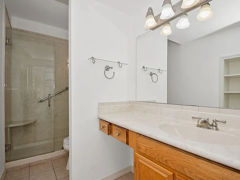 401 Lakeside Ln #311 — Photo 13
