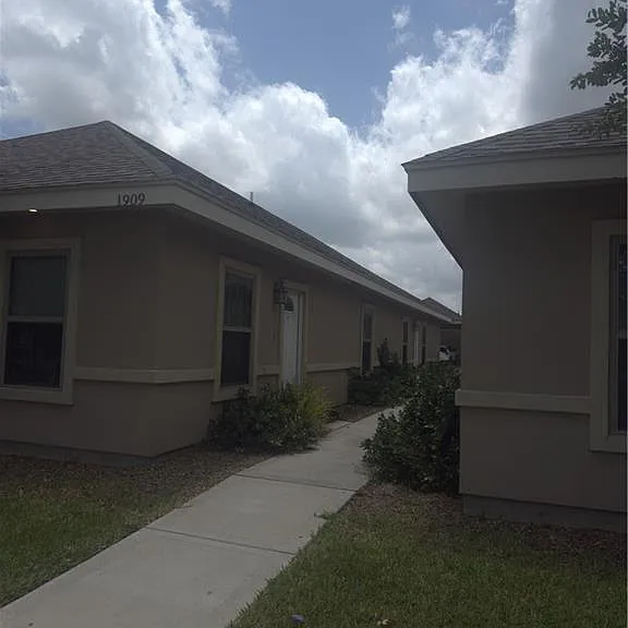 1909 W Harrison St #2 — Photo 1