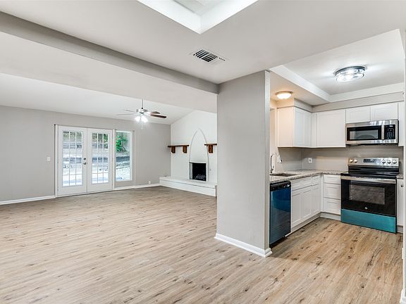 3rd image of 2925 Elsinor Dr