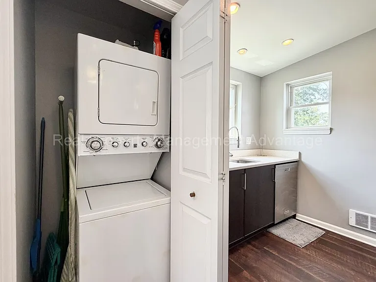 340 E. Cambourne. — Photo 17
