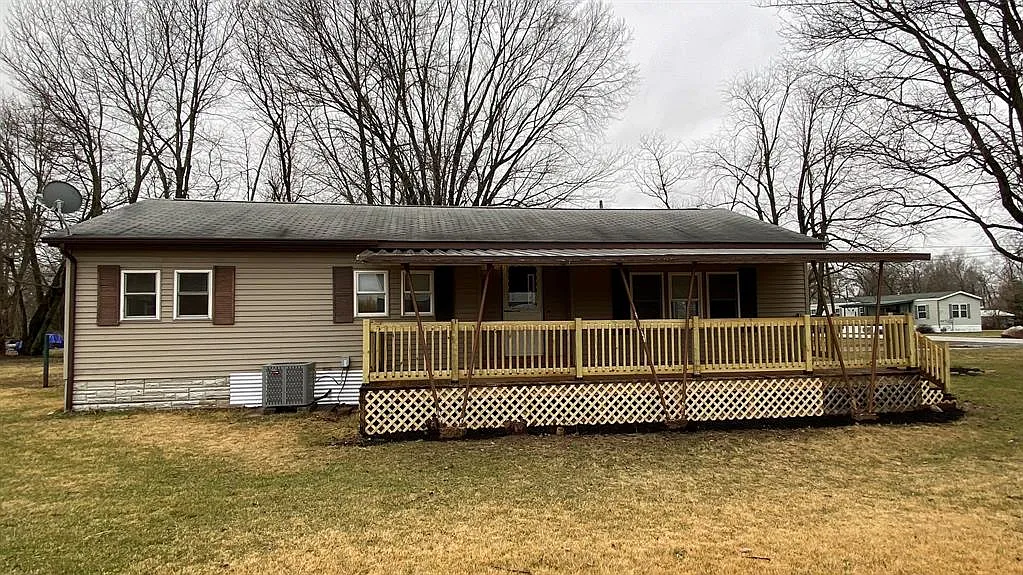 307 E Grove St photo 1