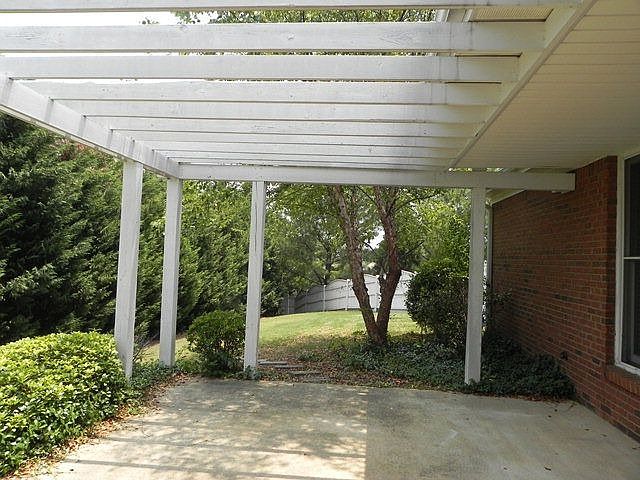 2nd image of 2224 Clairmont Cir